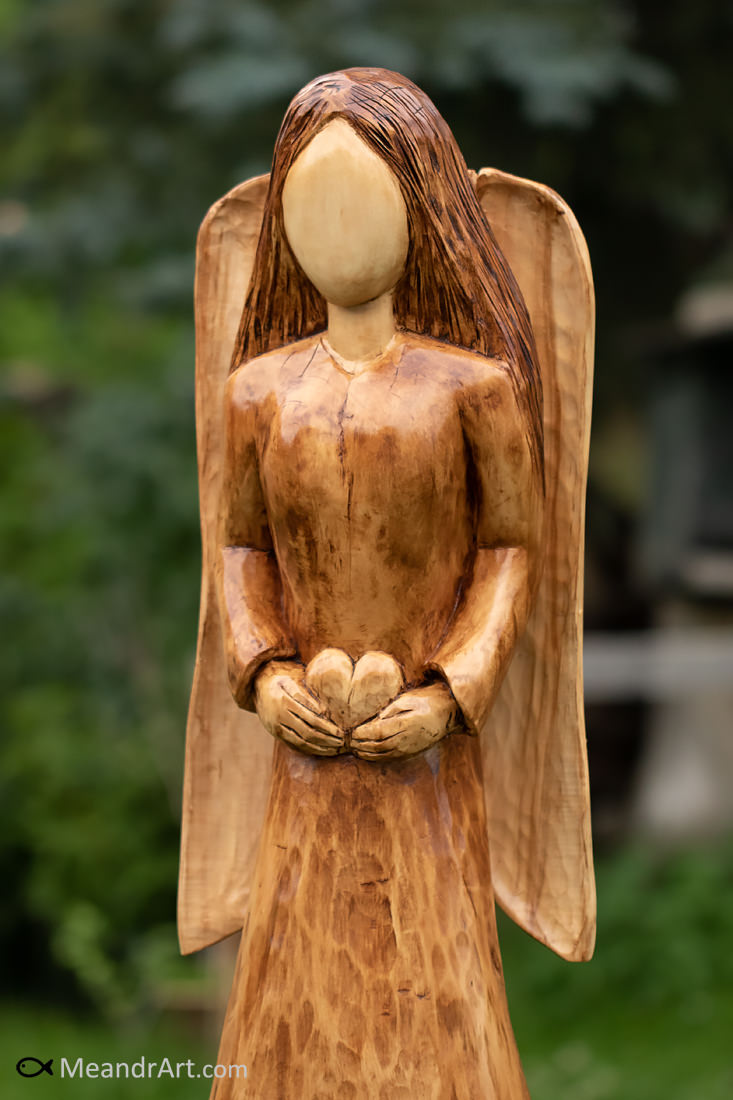 18. Linden wood angel